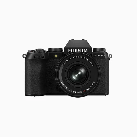 Fujifilm X-S20 — Fujifilm’in X-S20 görseli; XC15-45mm kit lensle.