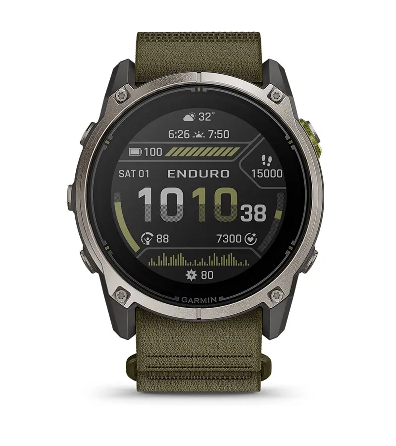 Garmin Enduro 4 (51 mm) — Enduro 4, 51 mm, titanyum çerçeve ve koyu zeytin ComfortFit kumaş kayış (010-04799-00).